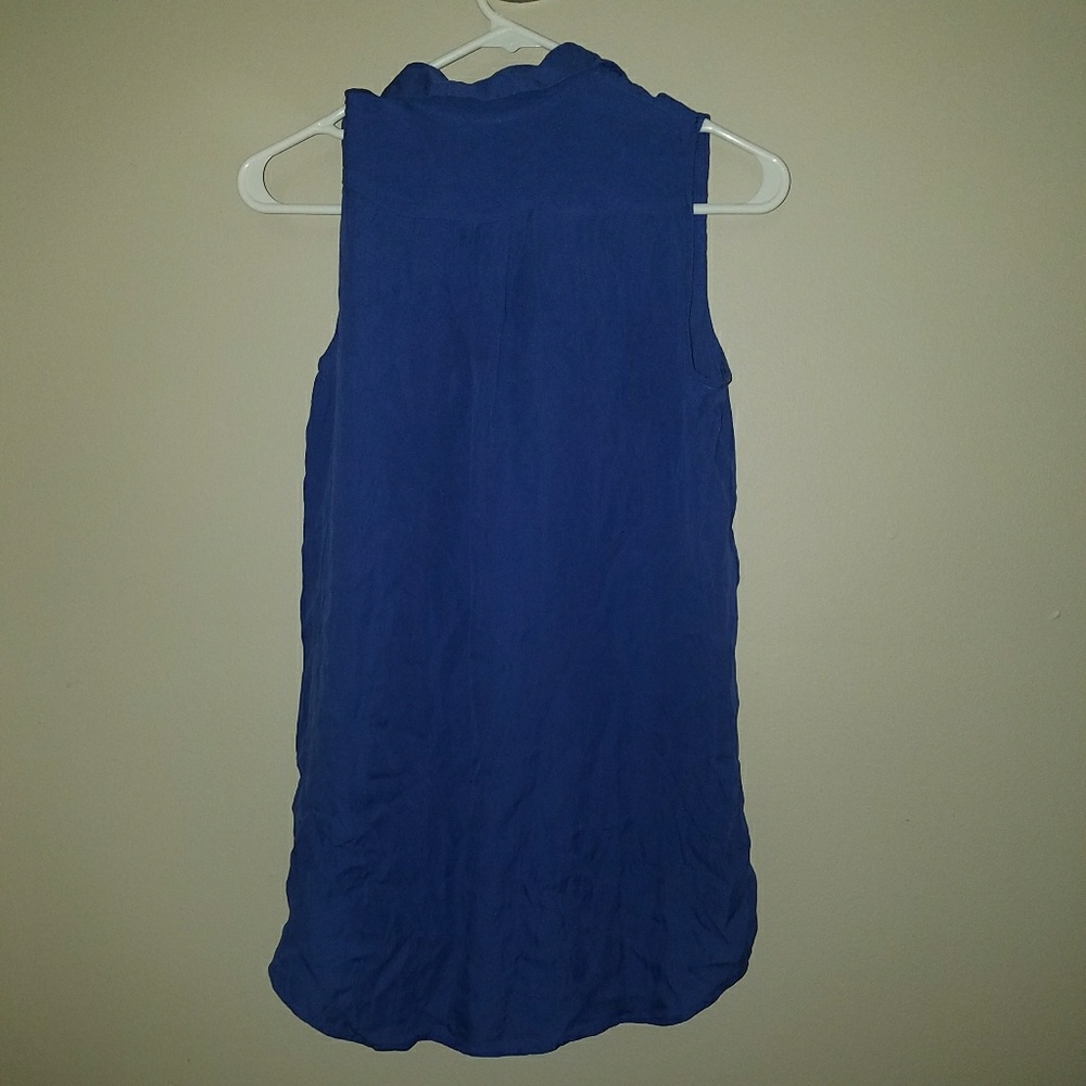 💙Sleeveless Blue Blouse💙 - Picture 4 of 4